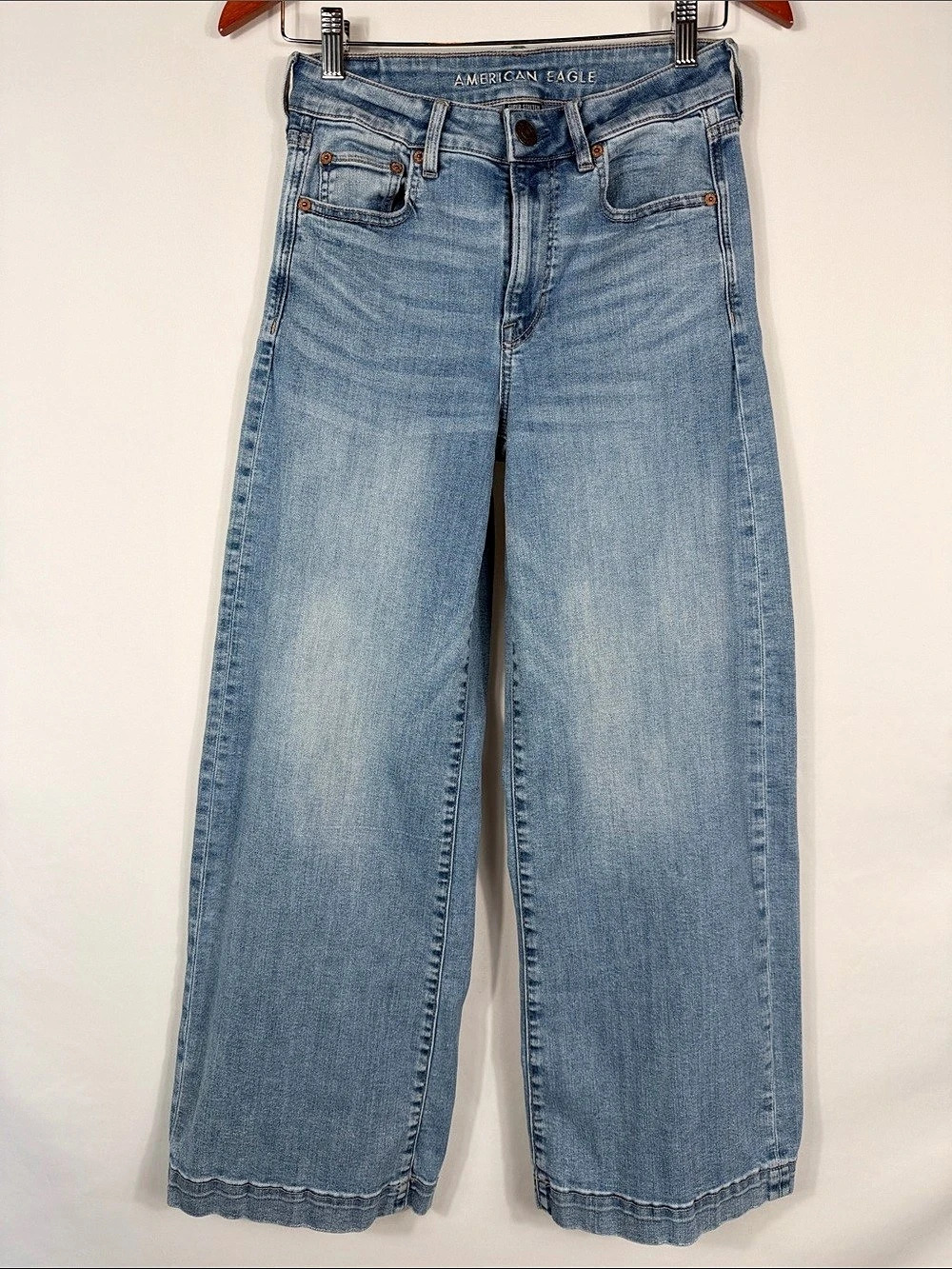 American Eagle Wide Leg Jeans in Blue Womens Size 4 Denim. Inseam 28”. Stretch